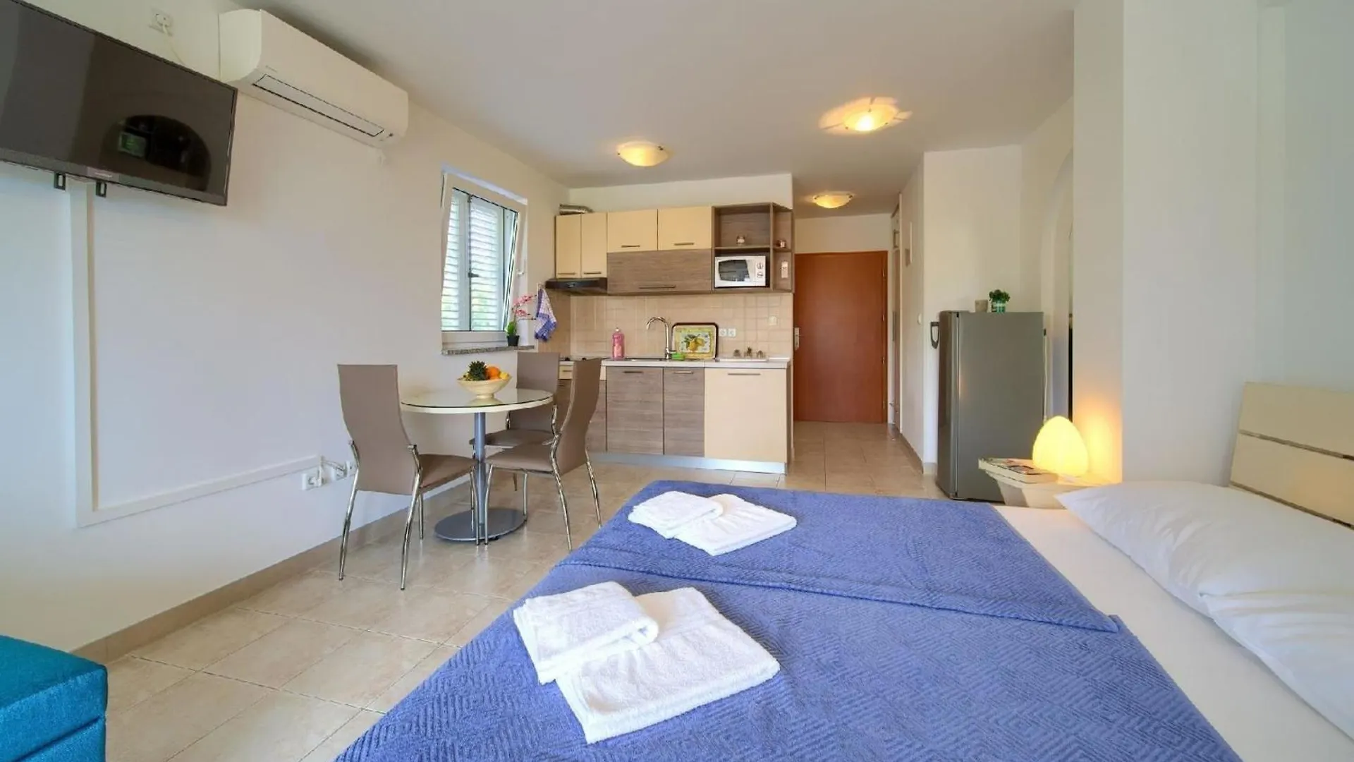 Appartement In Silo Mit Moebliertem Balkon